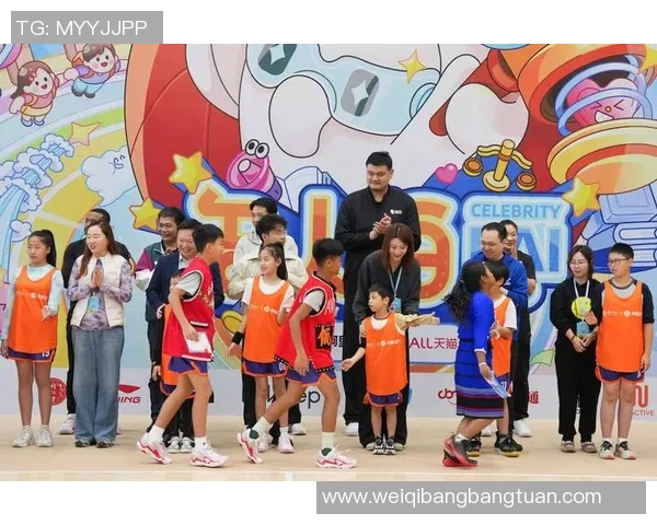 姚明重返赛场挑战小球员展现篮球魅力与青春活力 姚明重返赛场挑战小球员展现篮球魅力与青春活力