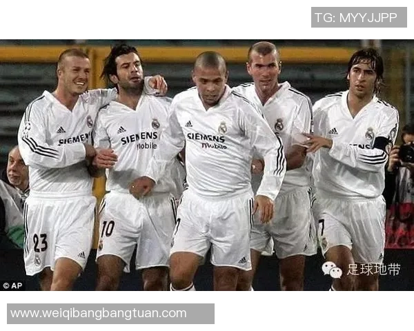 香港足球明星队与成都车队的精彩对决引发球迷热烈关注与期待