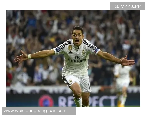 足球明星黑白艺术作品展现运动之美与激情的完美结合