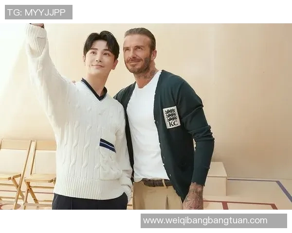 李连杰与足球明星亲密合影展现运动精神与友谊的完美结合 李连杰与足球明星亲密合影展现运动精神与友谊的完美结合