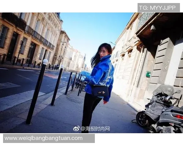 街头风尚与足球魅力交融足球明星在巴黎的时尚街拍瞬间