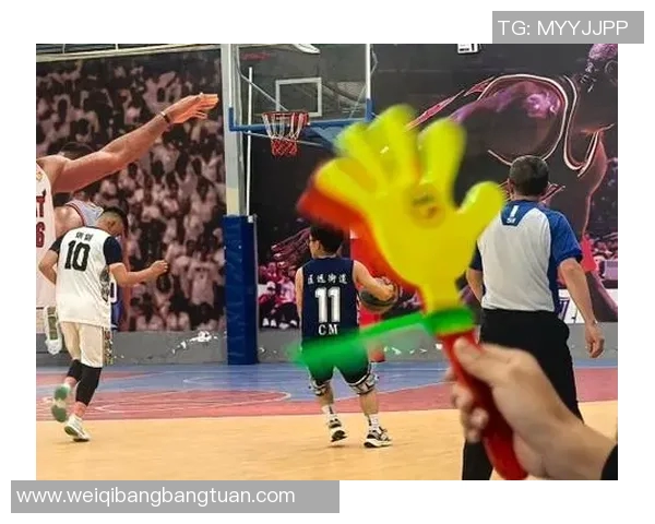 当篮球明星走上街头与普通人对决篮球技艺的精彩瞬间